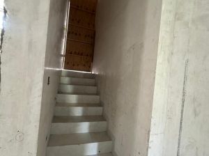 stairs to garage